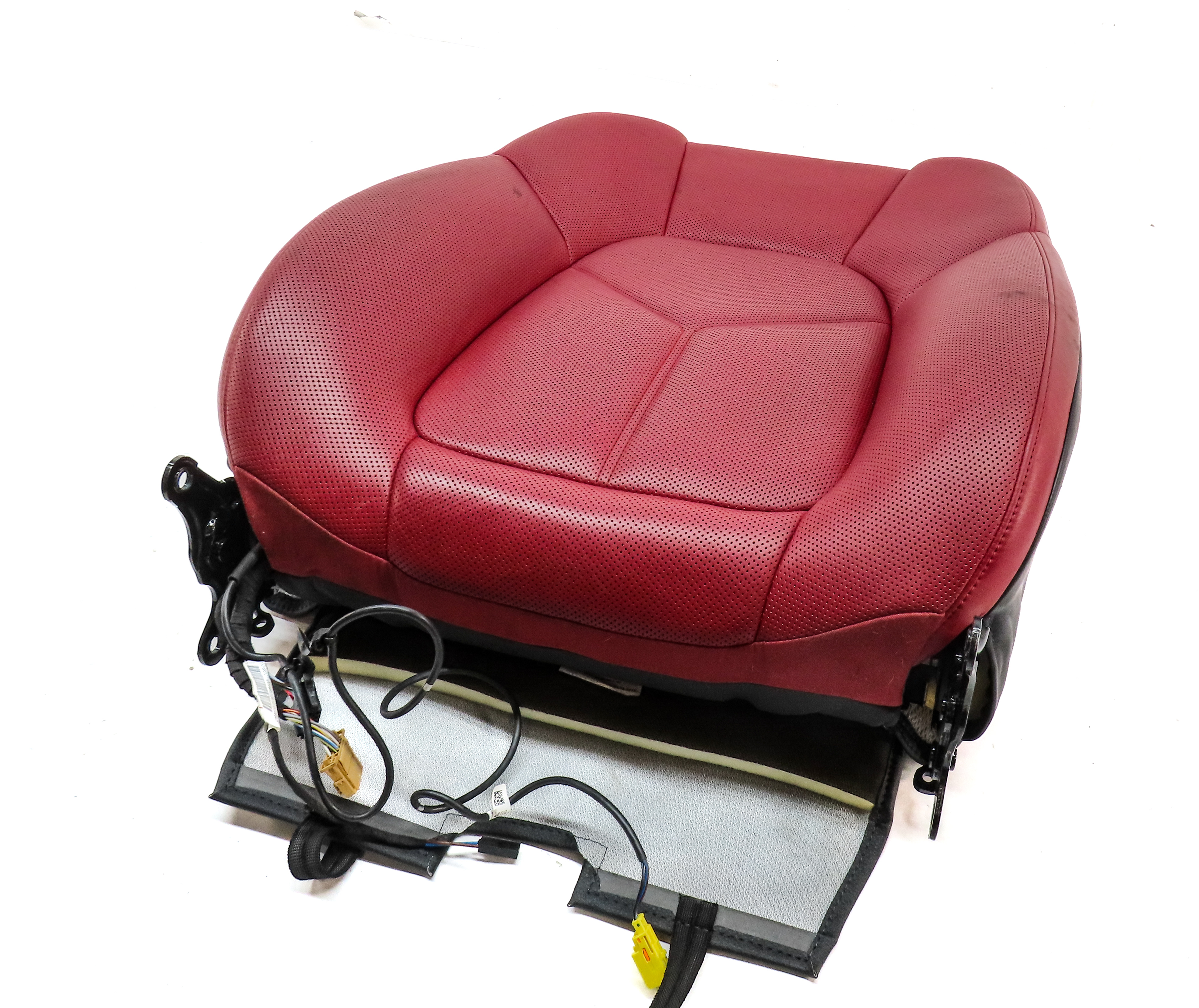 15-18 MACAN 95B FRONT RIGHT PASSENGER UPPER TOP VENTED SPORT SEAT CUSHION (Red) — exact item pictured